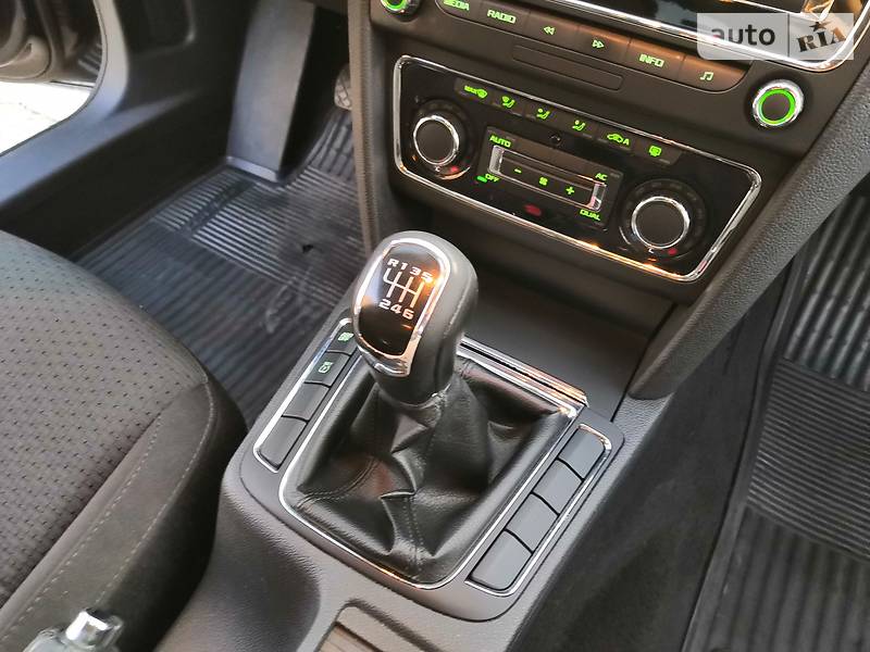 Седан Skoda Superb 2011 в Києві