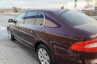 Седан Skoda Superb 2010 в 