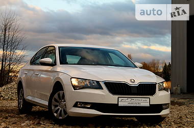 Седан Skoda Superb 2015 в Трускавце