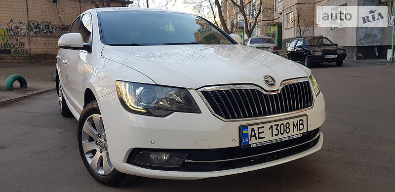 Седан Skoda Superb 2013 в 