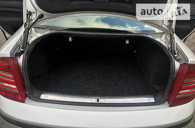 Седан Skoda Superb 2003 в 