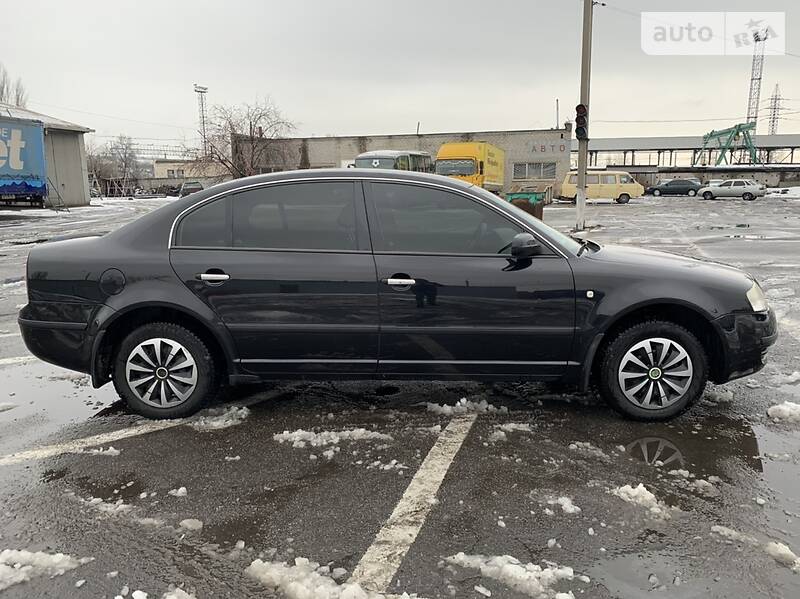 Седан Skoda Superb 2006 в Горішніх Плавнях