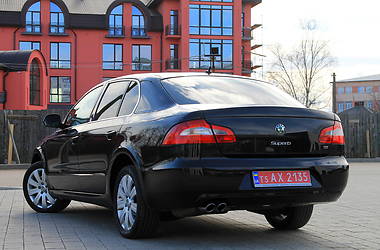 Седан Skoda Superb 2010 в 