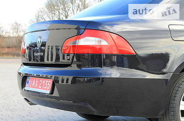 Седан Skoda Superb 2010 в 