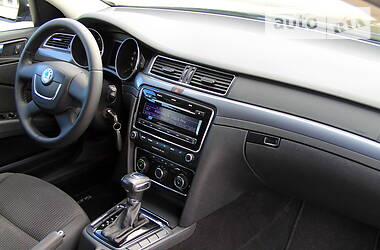 Седан Skoda Superb 2010 в 