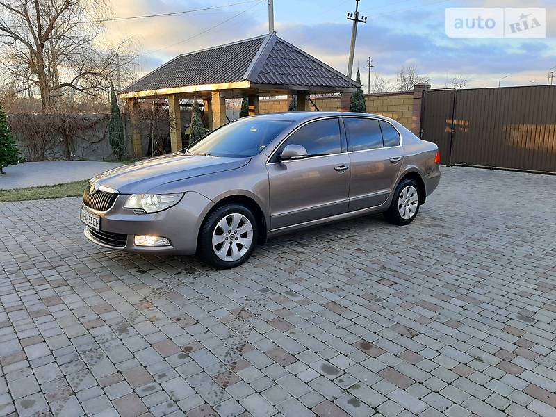 Седан Skoda Superb 2012 в Дніпрі