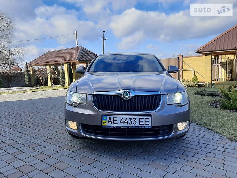 Седан Skoda Superb 2012 в Дніпрі