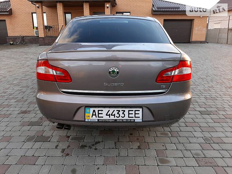 Седан Skoda Superb 2012 в Дніпрі