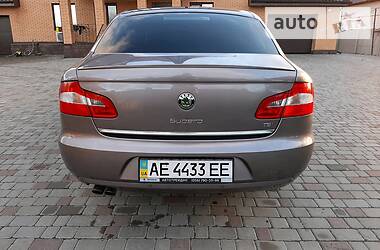 Седан Skoda Superb 2012 в 