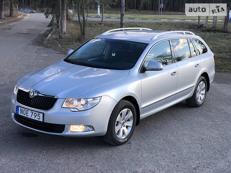 Універсал Skoda Superb 2011 в Радивиліві