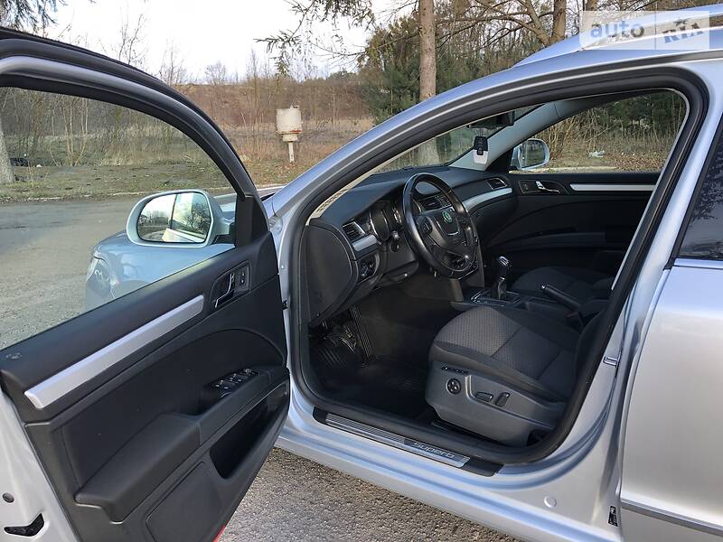 Універсал Skoda Superb 2011 в Радивиліві