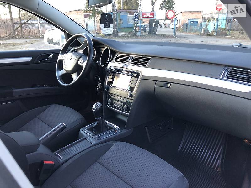 Універсал Skoda Superb 2011 в Радивиліві