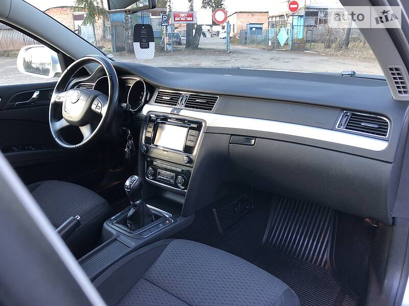 Універсал Skoda Superb 2011 в Радивиліві
