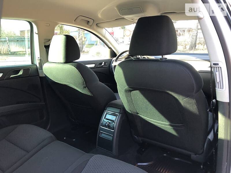 Універсал Skoda Superb 2011 в Радивиліві