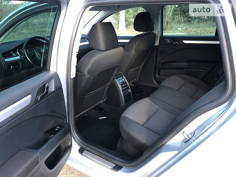 Універсал Skoda Superb 2011 в Радивиліві