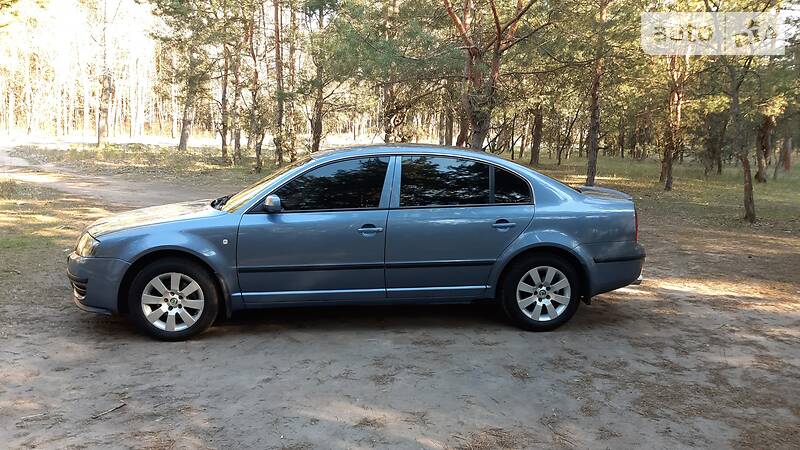 Седан Skoda Superb 2004 в Кропивницькому