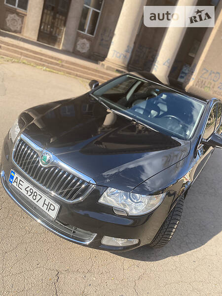 Седан Skoda Superb 2010 в Кривому Розі