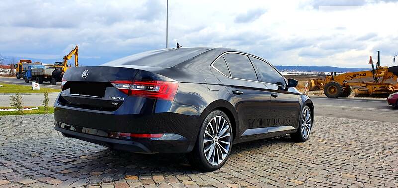 Седан Skoda Superb 2016 в Іршаві