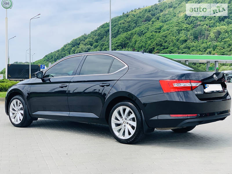 Седан Skoda Superb 2018 в Мукачево