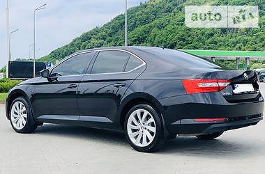 Седан Skoda Superb 2018 в 