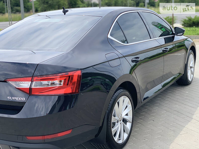 Седан Skoda Superb 2018 в Мукачево