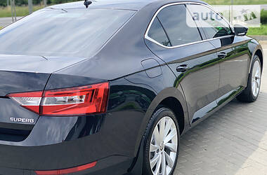 Седан Skoda Superb 2018 в 