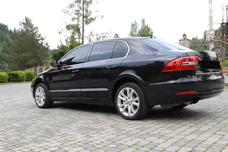 Седан Skoda Superb 2015 в Івано-Франківську
