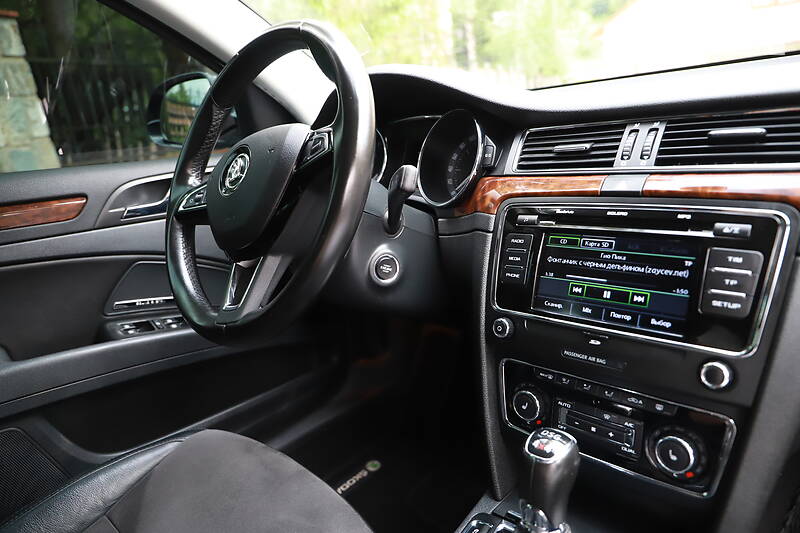 Седан Skoda Superb 2015 в Івано-Франківську