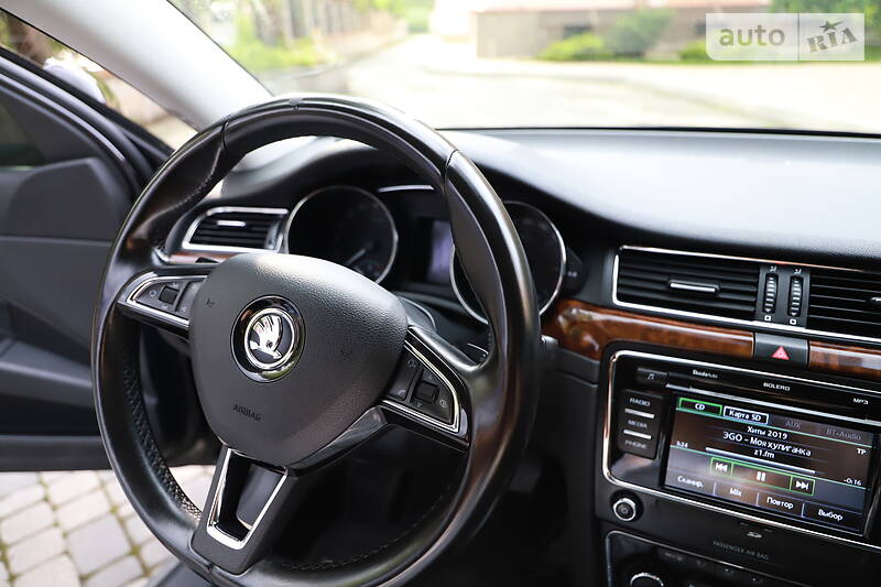 Седан Skoda Superb 2015 в Івано-Франківську