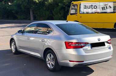 Седан Skoda Superb 2016 в 