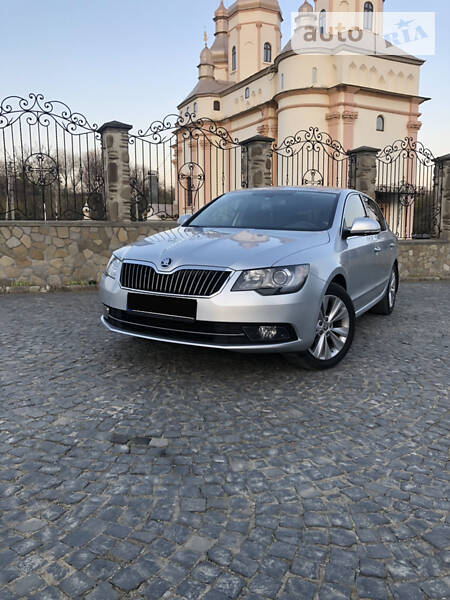 Хэтчбек Skoda Superb 2015 в Черновцах