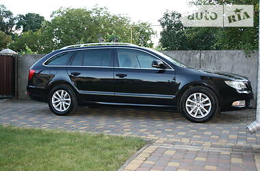 Універсал Skoda Superb 2012 в Чернівцях