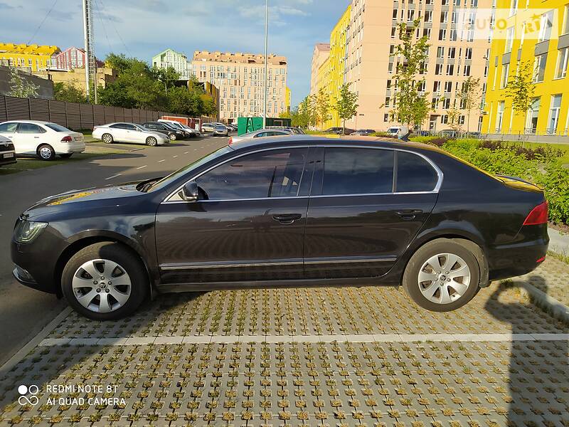 Седан Skoda Superb 2014 в Києві