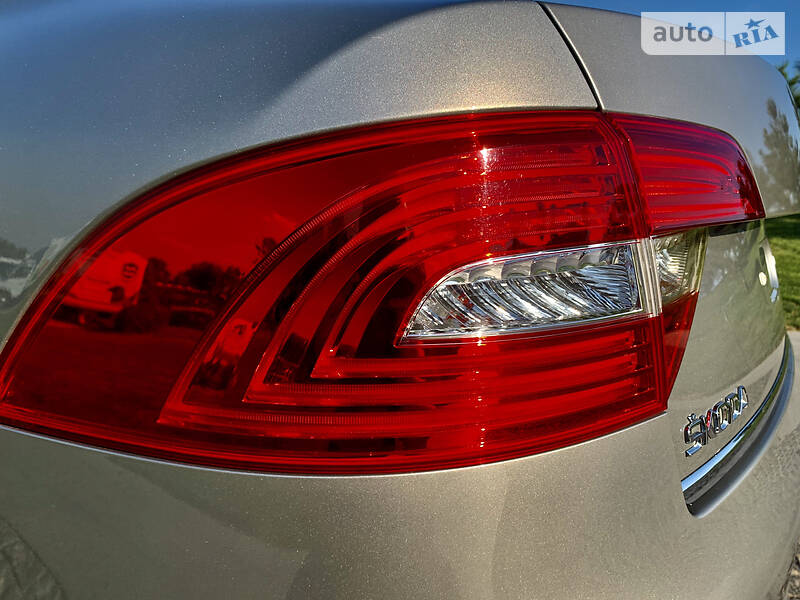Седан Skoda Superb 2015 в Днепре