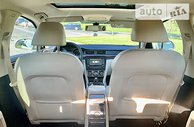 Седан Skoda Superb 2015 в 