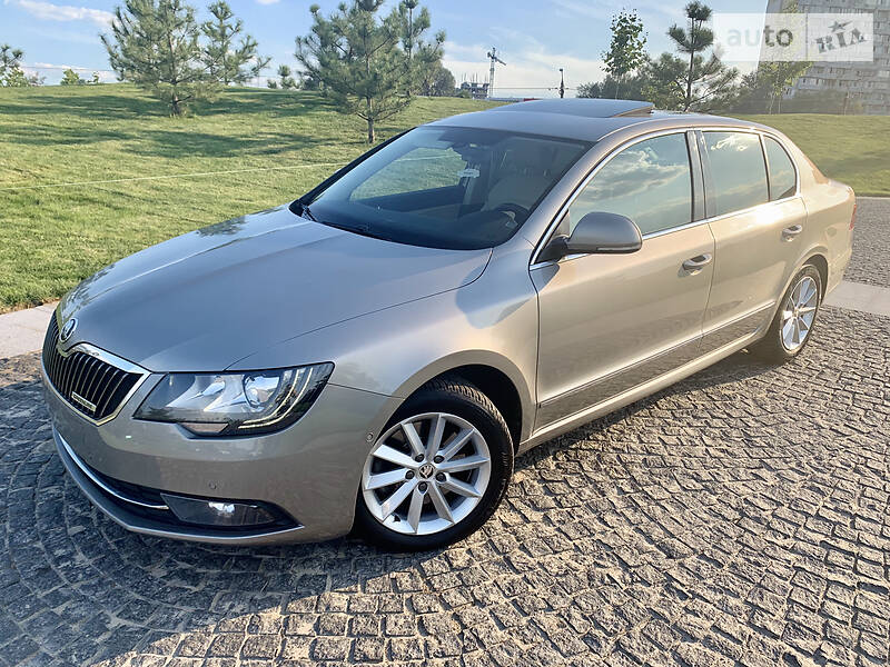 Седан Skoda Superb 2015 в Днепре