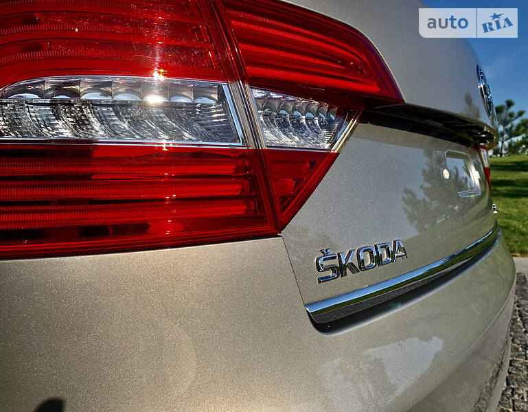 Седан Skoda Superb 2015 в Днепре