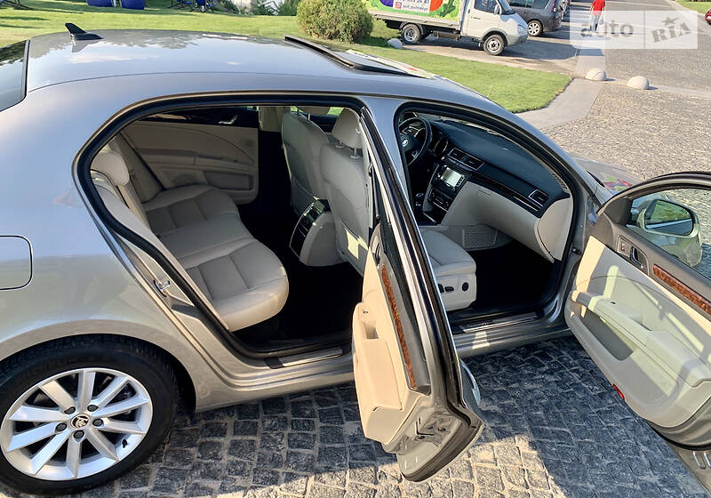 Седан Skoda Superb 2015 в Днепре