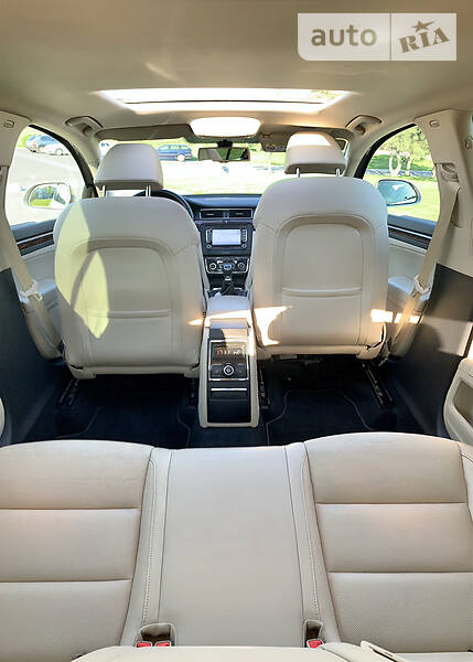 Седан Skoda Superb 2015 в Днепре