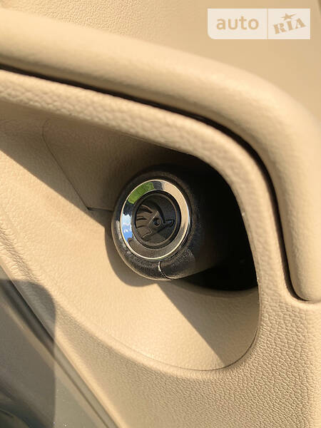 Седан Skoda Superb 2015 в Днепре