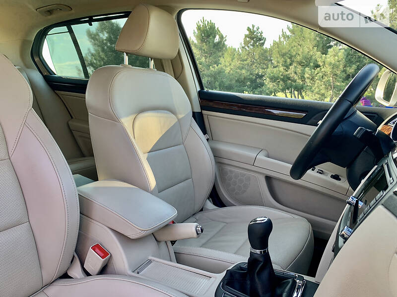 Седан Skoda Superb 2015 в Днепре