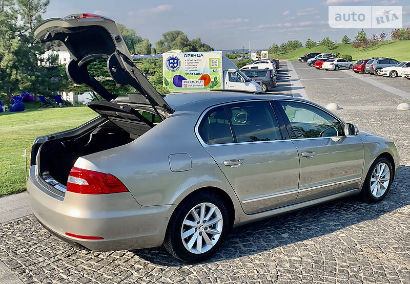 Седан Skoda Superb 2015 в Днепре