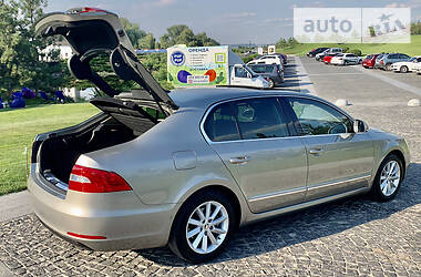 Седан Skoda Superb 2015 в 