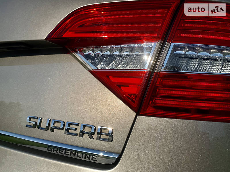 Седан Skoda Superb 2015 в Днепре