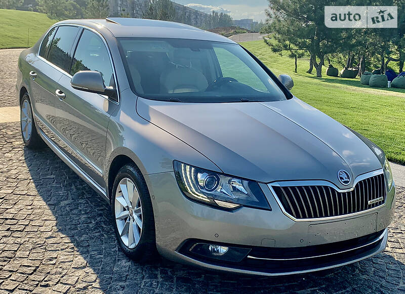 Седан Skoda Superb 2015 в Днепре