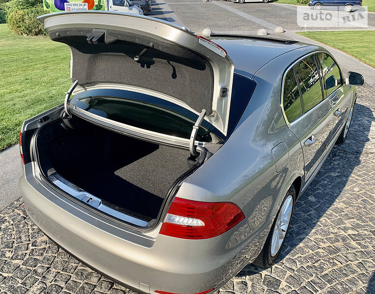 Седан Skoda Superb 2015 в Днепре