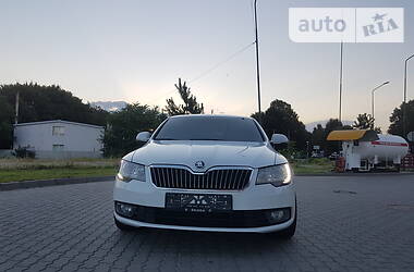 Седан Skoda Superb 2015 в Мукачево