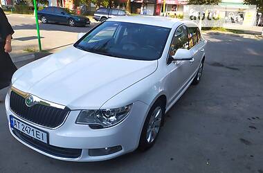 Седан Skoda Superb 2011 в Надворной