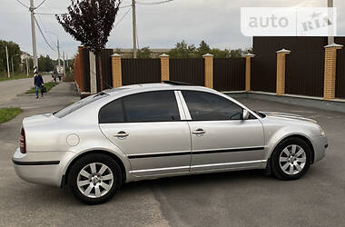 Седан Skoda Superb 2002 в Виннице