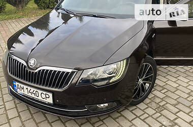 Седан Skoda Superb 2014 в Самборе